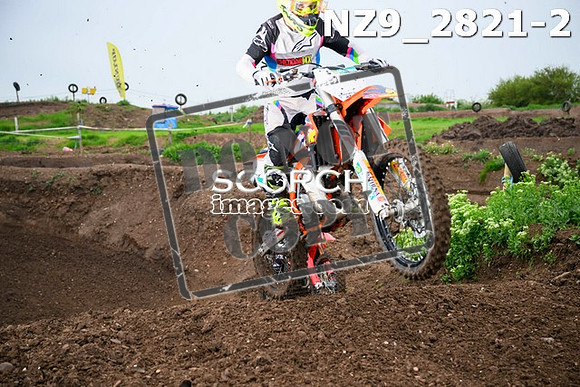 NZ9_2821-2