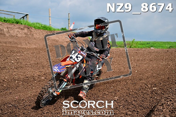 NZ9_8674