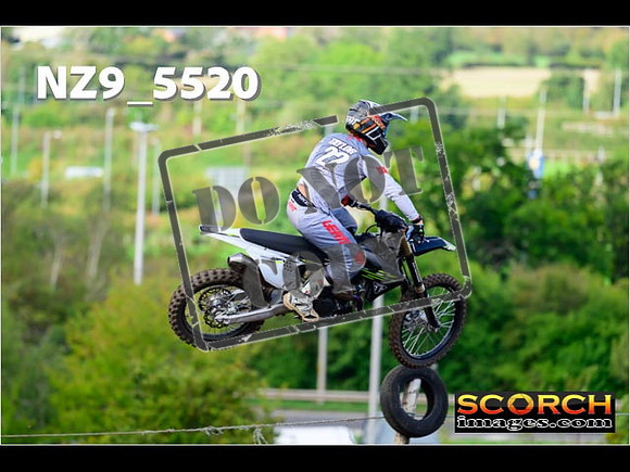 Experts-076