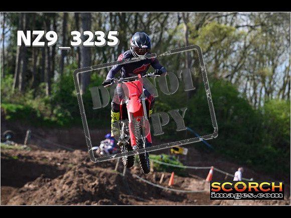 Experts-094