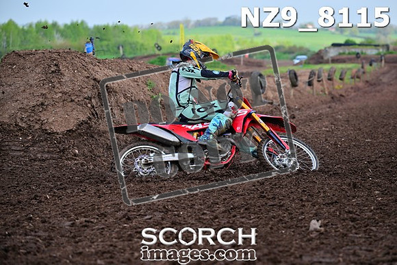 NZ9_8115
