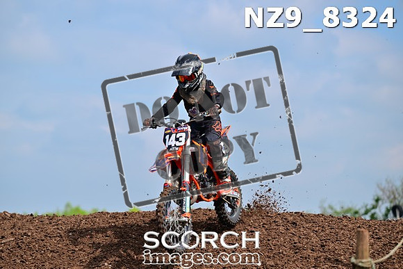 NZ9_8324