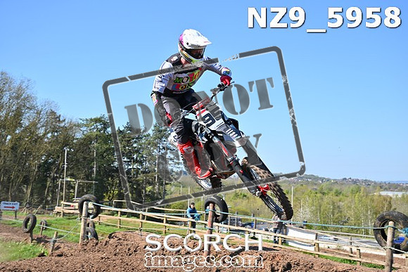 NZ9_5958