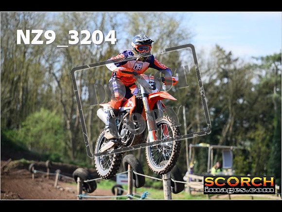 Experts-064