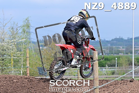 NZ9_4889