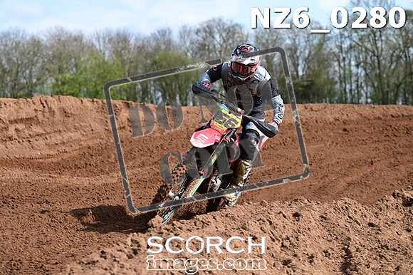 NZ6_0280