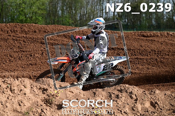 NZ6_0239