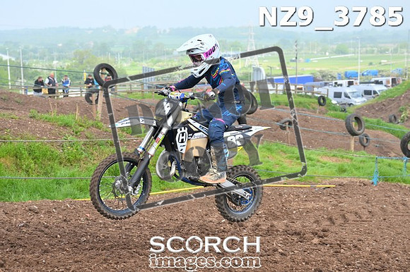 NZ9_3785