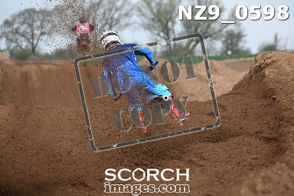 NZ9_0598