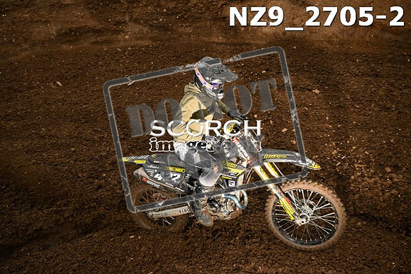 NZ9_2705-2