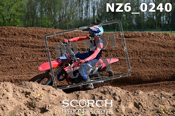 NZ6_0240