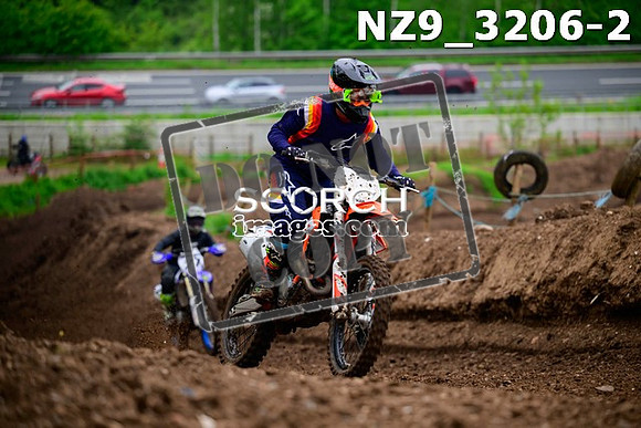NZ9_3206-2