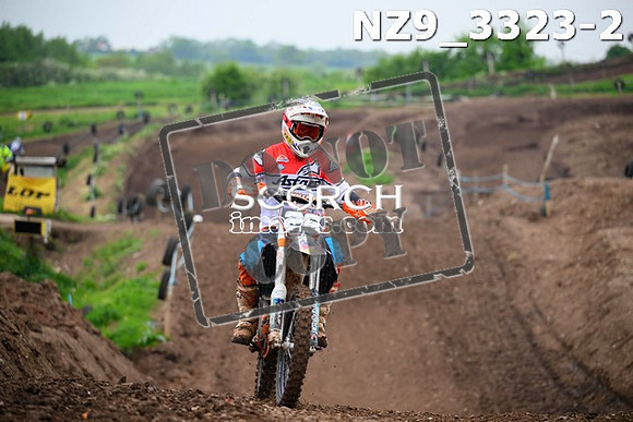 NZ9_3323-2