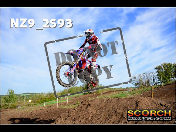 Experts-047