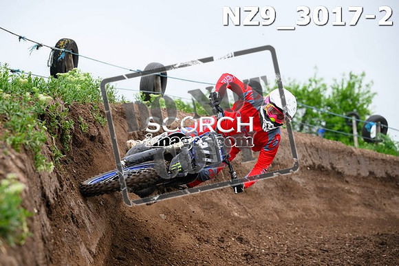 NZ9_3017-2