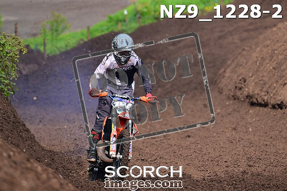 NZ9_1228-2