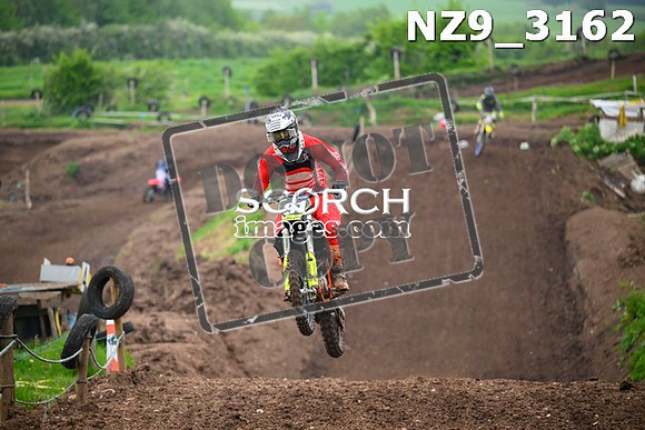 NZ9_3162