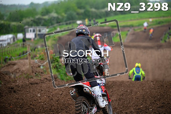 NZ9_3298