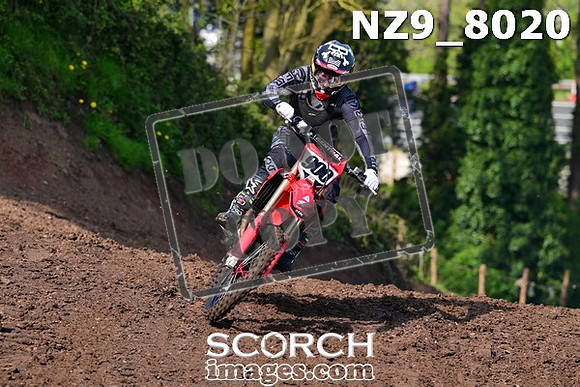 NZ9_8020