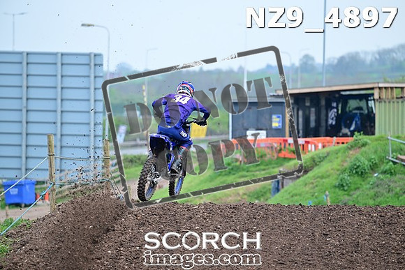 NZ9_4897
