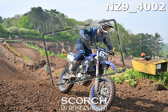 NZ9_4002