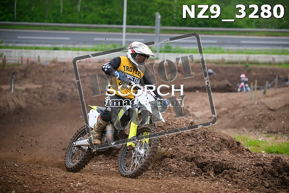 NZ9_3280