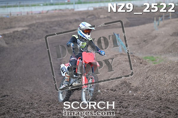 NZ9_2522