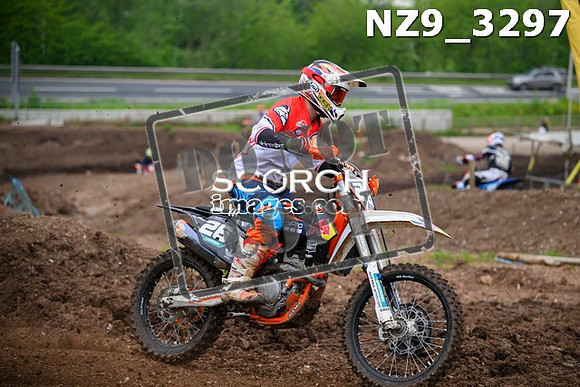 NZ9_3297