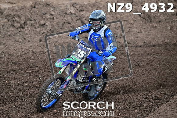 NZ9_4932