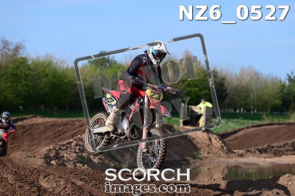 NZ6_0527