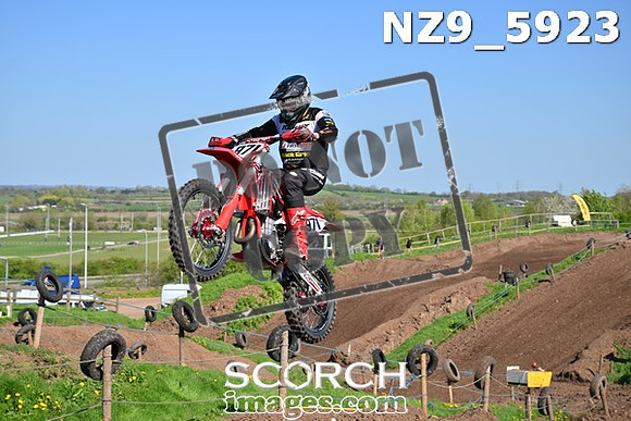 NZ9_5923