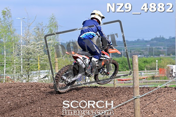 NZ9_4882