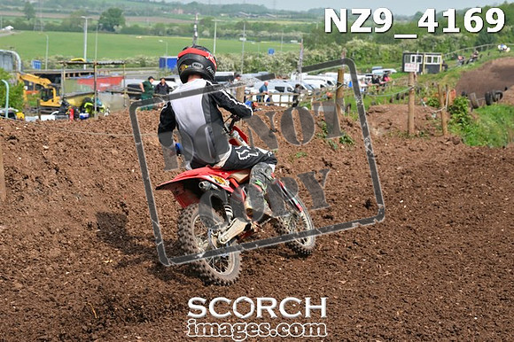 NZ9_4169