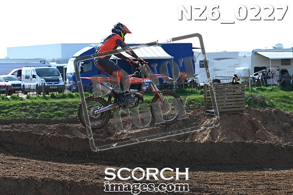NZ6_0227