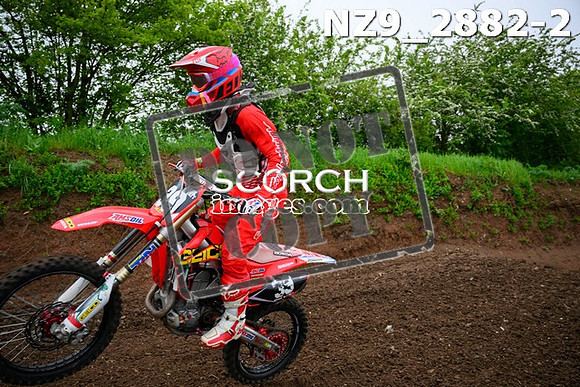 NZ9_2882-2