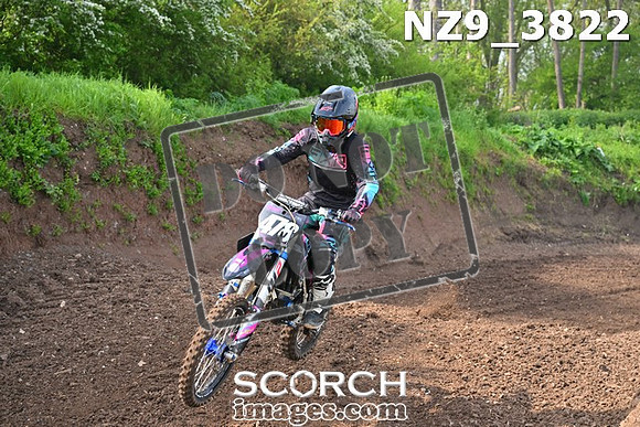 NZ9_3822