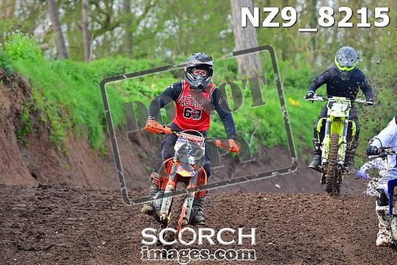 NZ9_8215