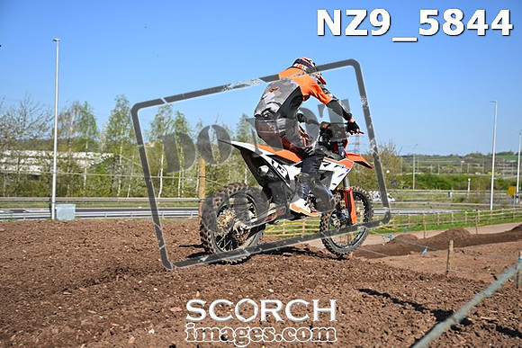 NZ9_5844