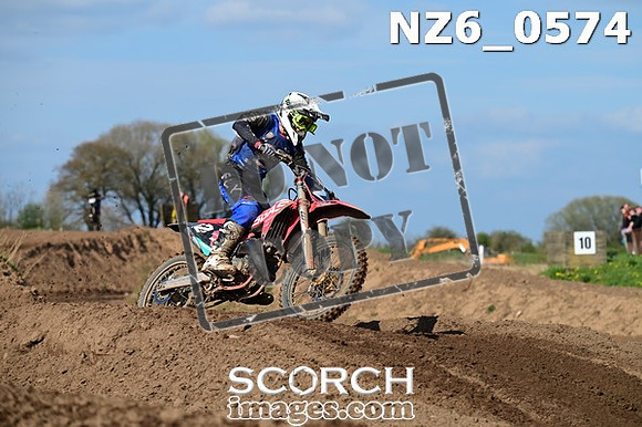 NZ6_0574