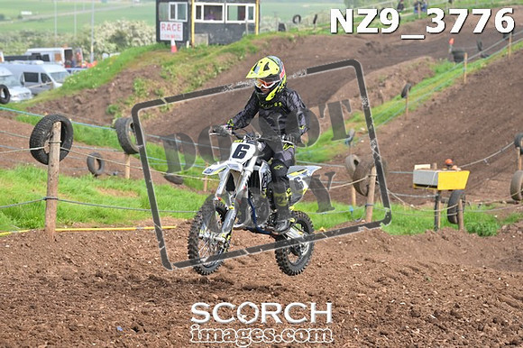 NZ9_3776