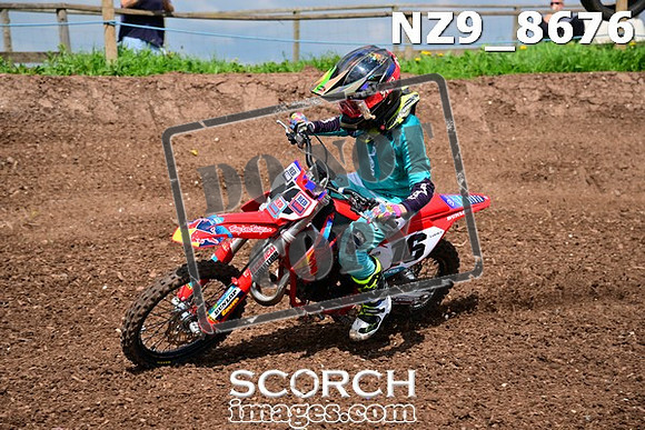 NZ9_8676