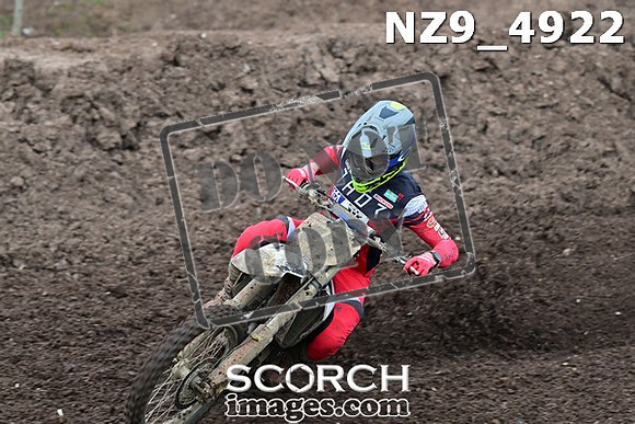 NZ9_4922