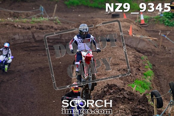 NZ9_9345