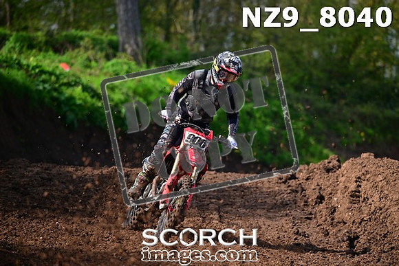 NZ9_8040