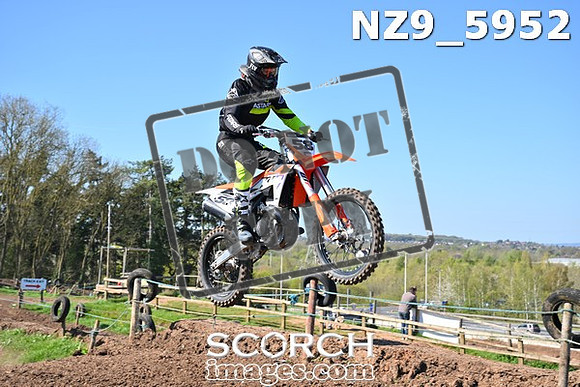 NZ9_5952