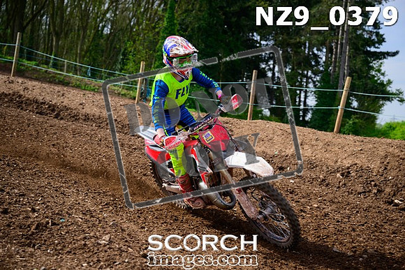 NZ9_0379