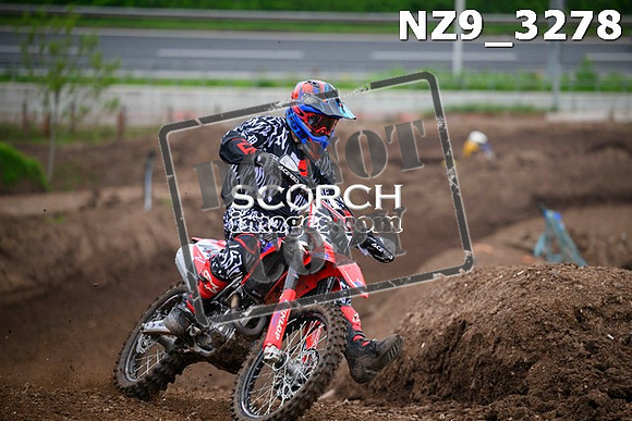 NZ9_3278