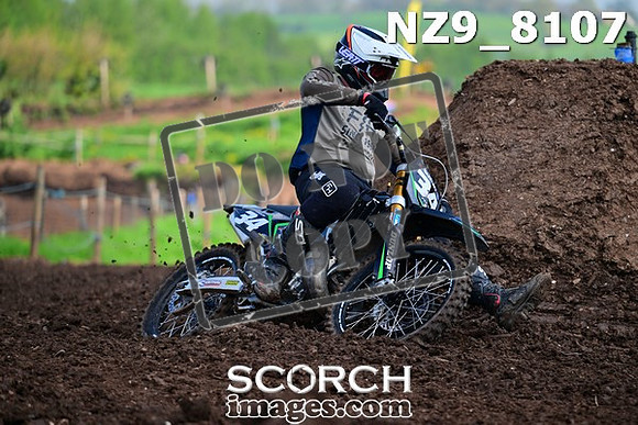 NZ9_8107