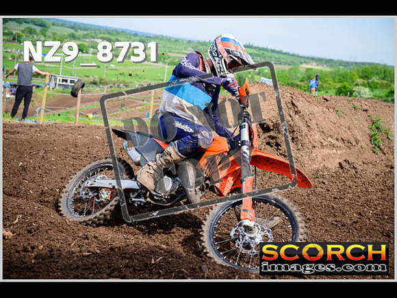 Experts-074