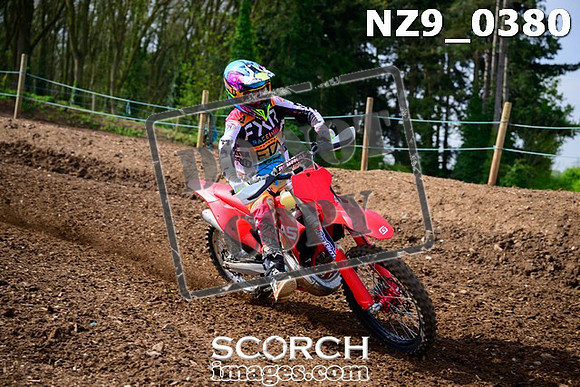 NZ9_0380